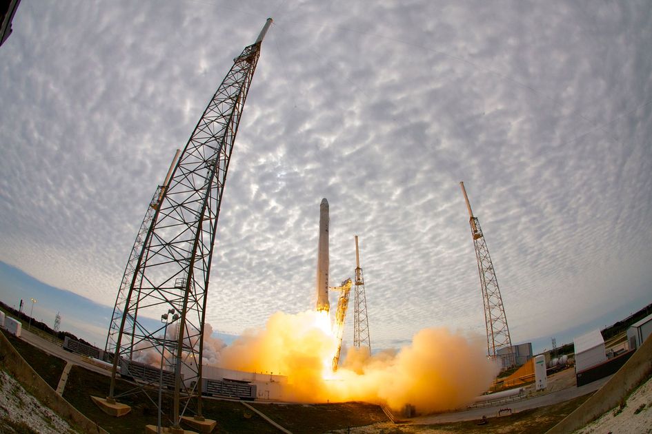 SpaceX Launch Creates 'Cosmic Jellyfish' Over Central Florida Skies